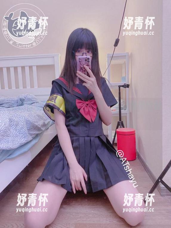 大胆直视AT鲨的黑丝套图，发现潜藏的时尚对决！