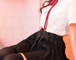 Feilin嗲囡囡 – 不要小看yumi黄奕清的短裙分享，简单却不失风情！