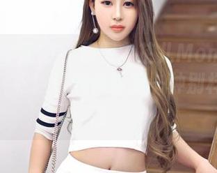 Feilin嗲囡囡 – 原图中芷儿Momoko的裸足，轻松得让我体验到一种别样的自在感。