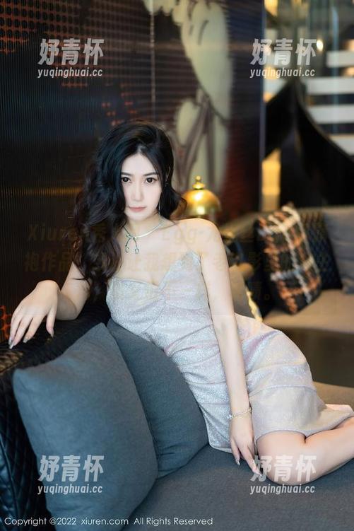 Xiuren秀人网 - Egg-尤妮丝Egg的旗袍作品，或许让我想到了老电影里的女主角，但又很不一样，啧啧。
