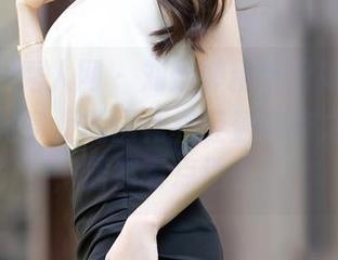 Xiuren秀人网 – 刘婷婷精选厨娘图集，目光在她身上的围裙和轻盈动作之间游走，居然有点迷了。