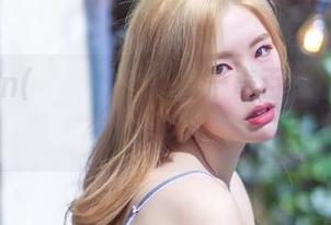 关注Yebin(전예빈)，来看千奇百怪的免费丝袜照片！