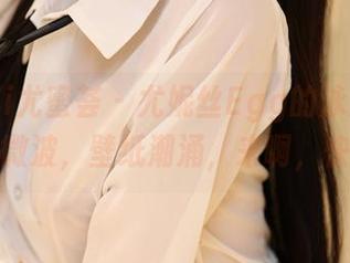 YouMi尤蜜荟 – 尤妮丝Egg的泳池写真：水面微波，壁纸潮涌，来啊，快活啊！