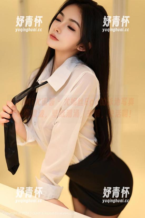 YouMi尤蜜荟 - 尤妮丝Egg的泳池写真：水面微波，壁纸潮涌，来啊，快活啊！