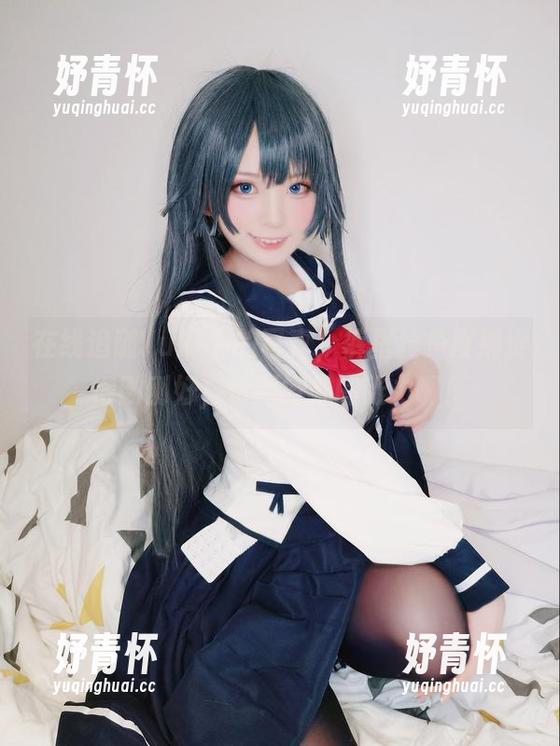 在线追随Yuki亭的写真，裤里丝角度捕捉得刚刚好，恰到好处的张力啊！