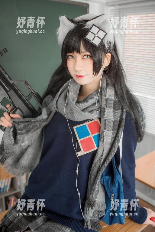 izumi泉桃子 又见izumi泉桃子的新美图,旗袍味儿浓,靡烟调皮,不过我还是更关注她眼睛里的小酒窝。