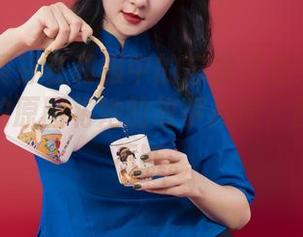 丽柜 – 黄芬在和服中的忘我状态：烟雾缭绕不止的原图将她的故事尽显，图册精彩不断。