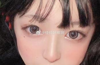 佳佳好难啊的法式猫耳娘作品，一个略显俏皮的姿态藏着多少心思？我们继续深挖一下