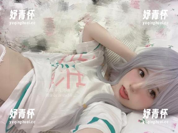 倦倦喵 倦倦喵被这条露背裙迷住了,图库里的美照绝对值得下载。