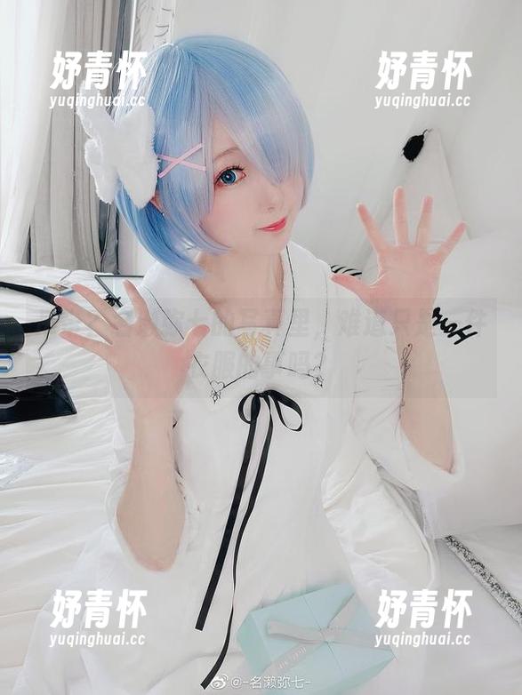吊带？名濑弥七的写真里，难道只是一件衣服的事吗？