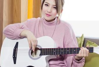 头条女神 – 人生苦短，眼镜眼下的小晴子福利写真，快手一抹，给你一整天的心情。
