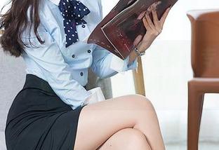 头条女神 – 蔡楠在泳池的写真：专注于脸，她可不想变成海怪！