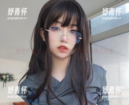 图包中的女主K初秋穿搭，春风秋雨我无所谓