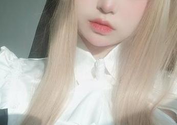 女主K的蓝色泳装女仆全套图集，看她轻松驾驭这身水波！