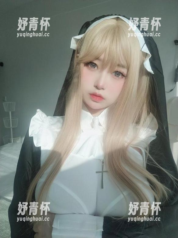 女主K 女主K的蓝色泳装女仆全套图集,看她轻松驾驭这身水波!