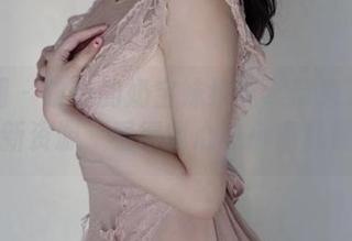 微密圈 – 咱们的奶宝妹纸竟然带来了紫狐的新资源，看得我心中小鹿乱撞。