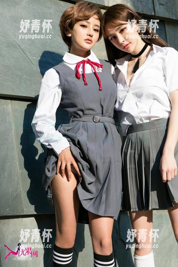 尤果网 - 含含的少女写真：轻轻一瞥，然而总觉得少了点‘少女’的味道