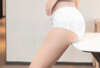 尤蜜荟 – 在Cris_卓娅祺私房里，修女的优雅和俏皮共舞