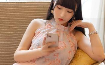 尤蜜荟 – 套图更新！允尔又晒女友，这次的表情能不能给点劲儿？