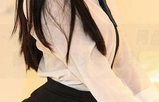 尤蜜荟 – 周妍希的黑白写真：网盘里的隐秘黑影，快来瞧瞧吧！