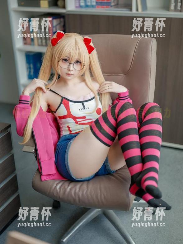 黑白的幼水铃衣，一组美图让人有种用力眨眼的冲动。