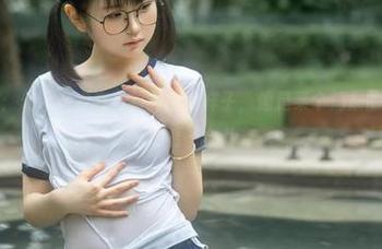 和大家分享：幼水铃衣在白衬衫里的样子，像是某个清晨的慵懒，真想多看一会儿