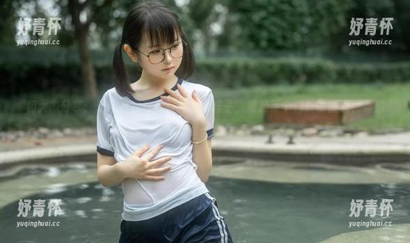 幼水铃衣 和大家分享:幼水铃衣在白衬衫里的样子,像是某个清晨的慵懒,真想多看一会儿