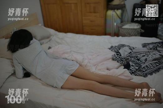 异思趣向-馨月 异思趣向 - 定制你的眼光,馨月教你如何在过膝长靴中优雅地‘迷路’!