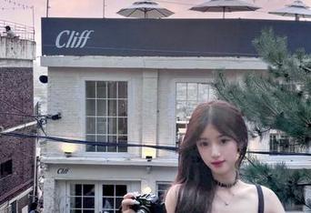 当牛仔裤遇上怡子yiii，定制写真有种不可抗拒的吸引力