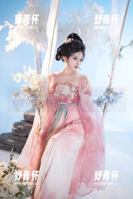 头一次觉得比基尼套图竟然也能让我目不转睛，星澜是澜澜叫澜妹呀真有一套！