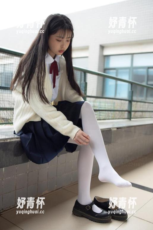 森萝财团 森萝财团把户外丝足秀拍得很俏皮,原图里的每一寸都像在低语。
