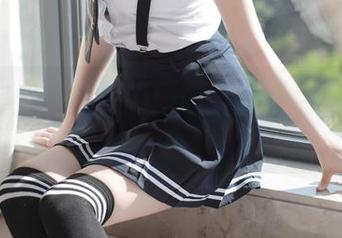 模范学院 – 程程CC的黑色写真，下载就像偷了心事。