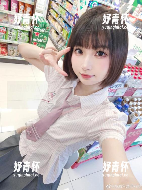 橙喵的私房时间：原图带你看见蕾姆的另一面，她居然偷偷向我眨眼！