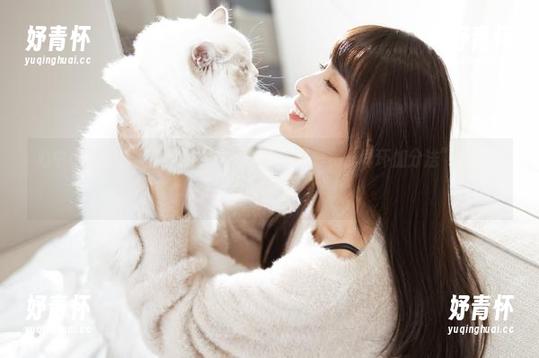 心中小小叹息，泥泥汝的姐姐美图还真是将“耳环加分法”彻底诠释了一次。