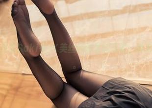 休闲时光，白金Saki在JK美丝校服里的写真，根本不想回家呀。