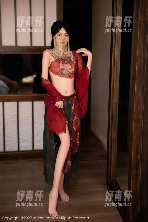 秀人网-你的兔妹妹 秀人网 - 你的兔妹妹的那张图片,肉丝的光影间显露出些微尴尬