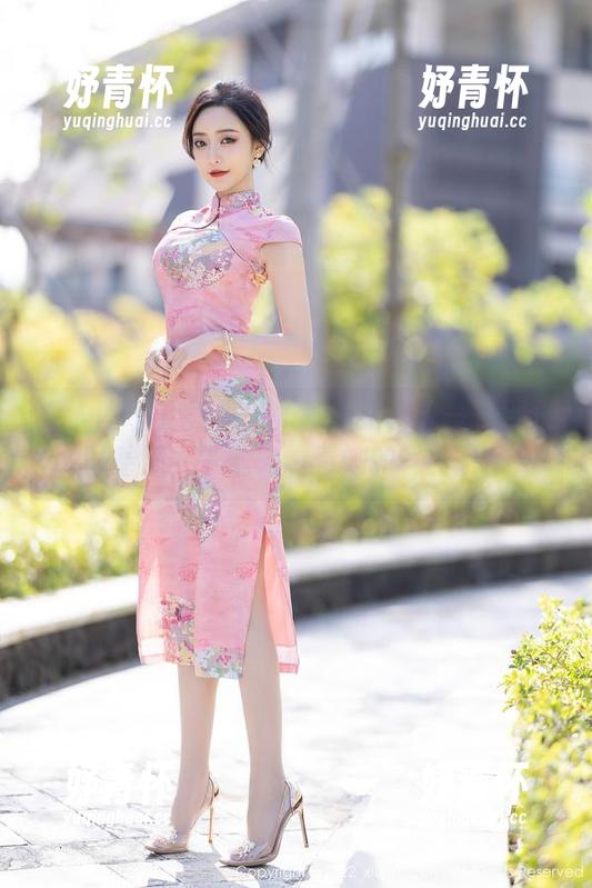 秀人网 - 月野兔美妞教你如何撩——别只盯着腿，下载来看看她的写真吧！