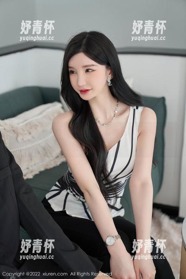 秀人网 - 不只是腿，甜七七的精选美腿作品集有蕴藏