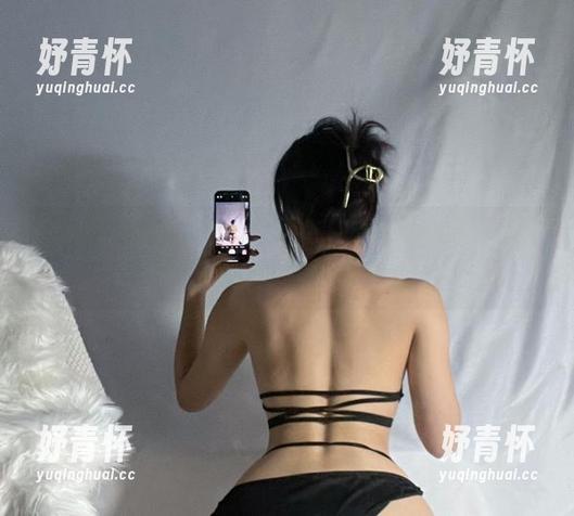 微密圈 - 纪念小小v的新作，全套红色衣，果然是个神奇的组合。