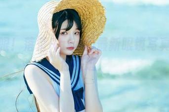 别眨眼！落落Raku的最新眼镜写真集等你来逛！