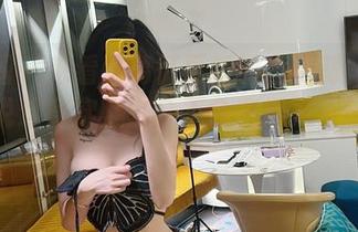 微密圈 – 来看看葛征更新的丝袜制服套图，话说这身穿上去会不会变得更有魅力呀？