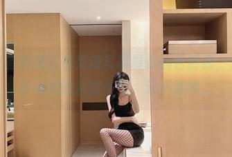 微密圈 – 有种葛征在更新写真时偷偷告诉我，波点和吊带之间的亲密关系，还不赖嘞。