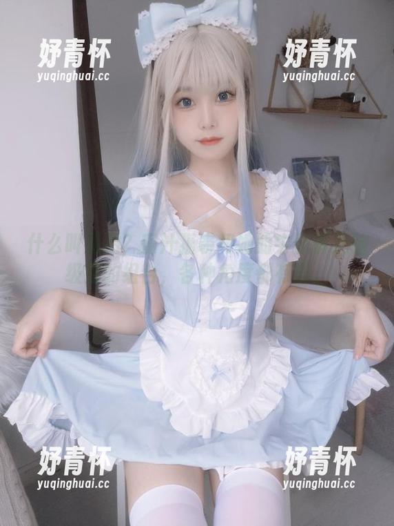 什么叫私拍？蜜汁猫裘和她的牛仔裤洗脑级别的组合，各种角度都有趣。