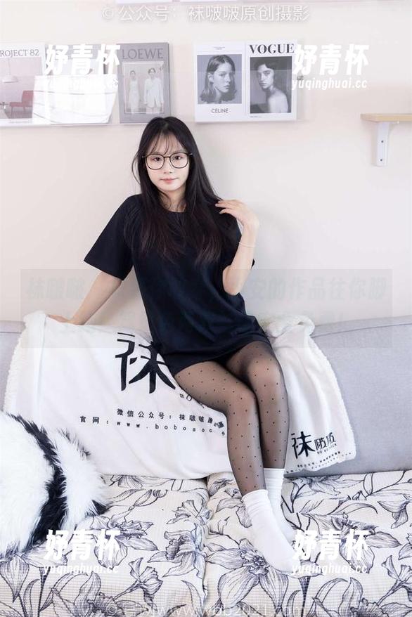 袜啵啵-小安 袜啵啵 - 只要你敢穿,小安的作品往你脚上跑!鸳鸯色两双袜子完全免费!
