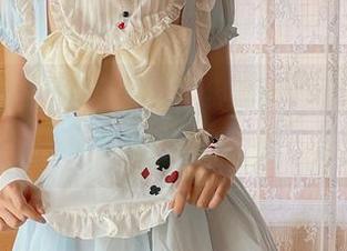 轻松一刻：西瓜少女的制服写真集手机屏幕上那种清新荣光！