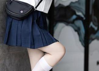语画界 – 这个Cris_卓娅祺的网袜，某种意义上我是不是应该免费获得？