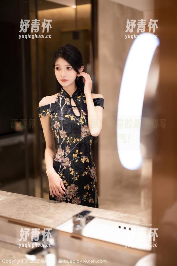 语画界 - 瞧瞧Emily顾奈奈酱的新定制写真，连腿都有了小脾气！