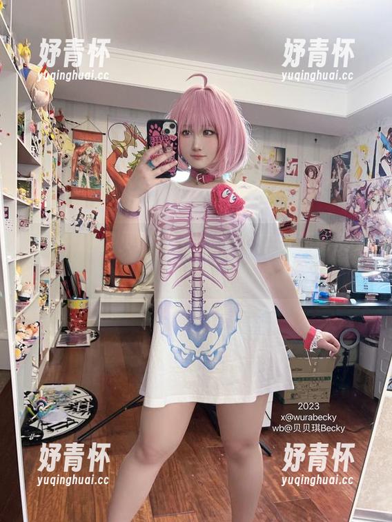 婚纱中的贝贝琪Becky，私拍时光俏皮又真实？