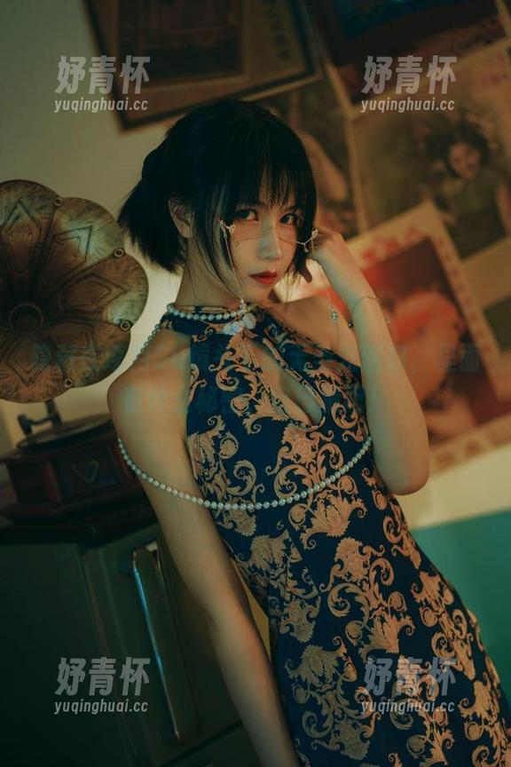 逐月Su 隐藏在逐月Su镜头下的无圣光图包,里面有什么秘密,自己猜吧!