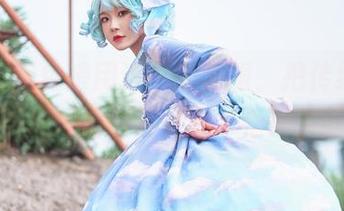 阿包也是兔娘用这一身和服，把传统玩出了新花样！这图片，分享值得赞叹吗？